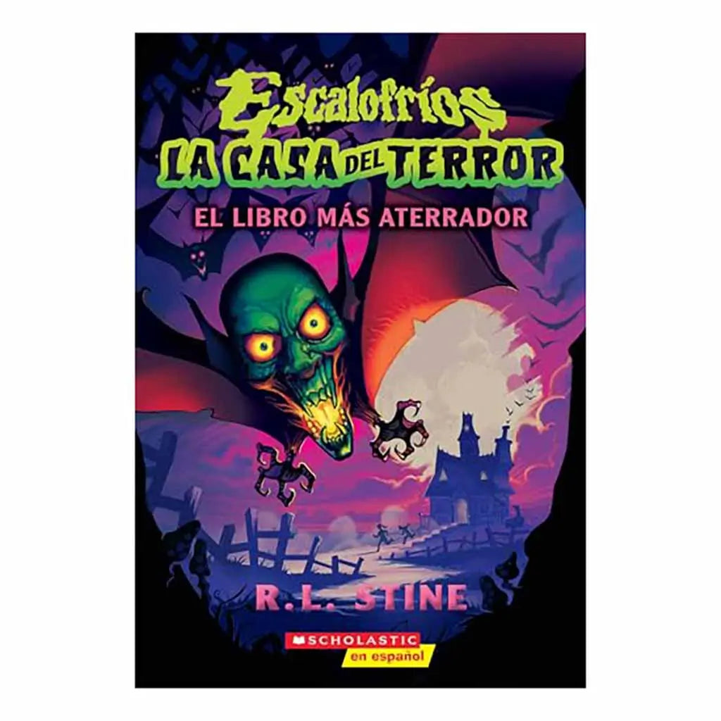 Cover of 'Escalofríos: La Casa del Terror' by R.L. Stine, published by Scholastic en Español, featuring a green monster face with glowing eyes flying over a haunted house under a purple and red night sky.