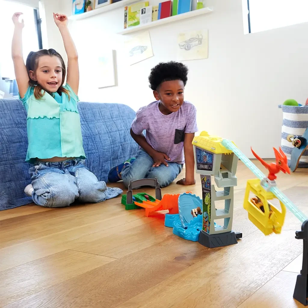 Hot Wheels Racer Verse Owen vs Blue Racetrack Set
