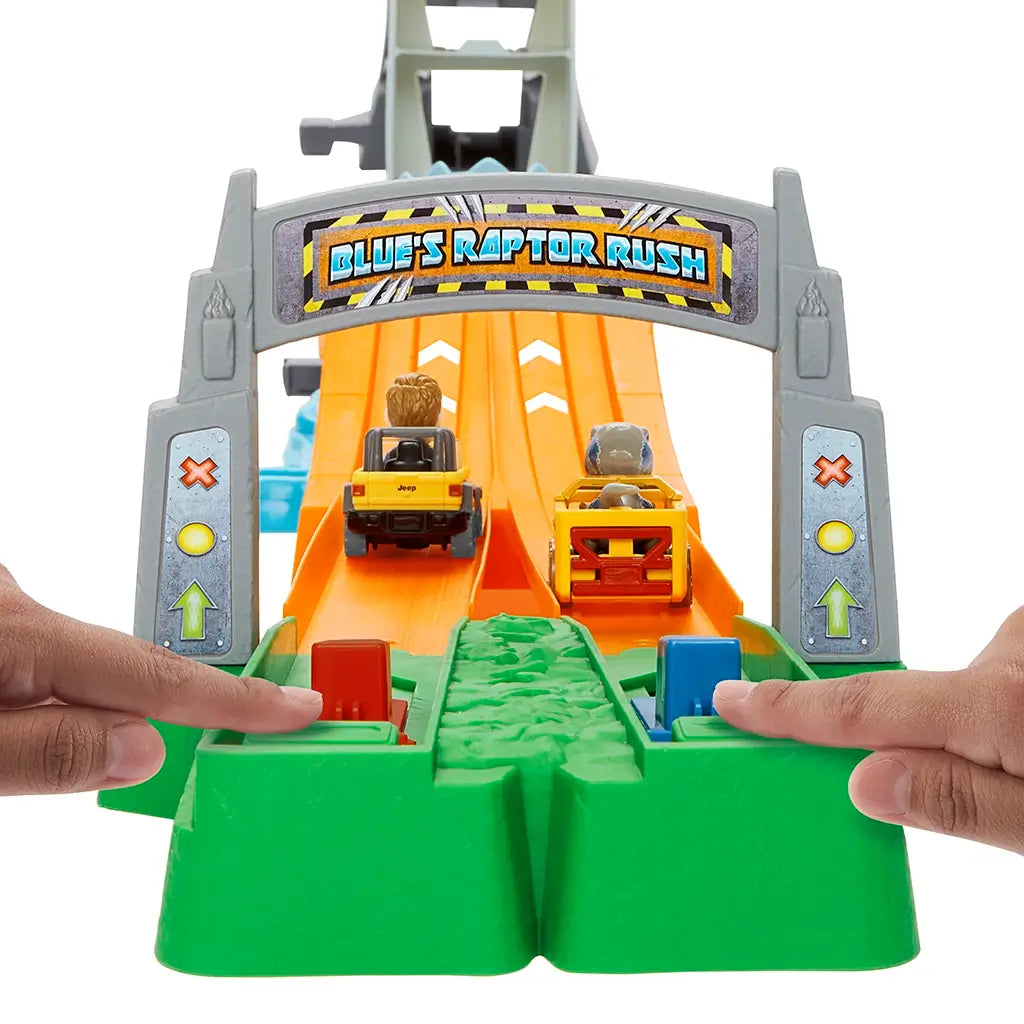 Hot Wheels Racer Verse Owen vs Blue Racetrack Set