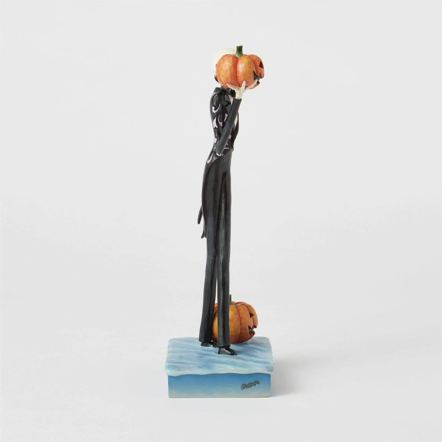 Jack Holding Pumpkin Figurine – Disney Showcase 