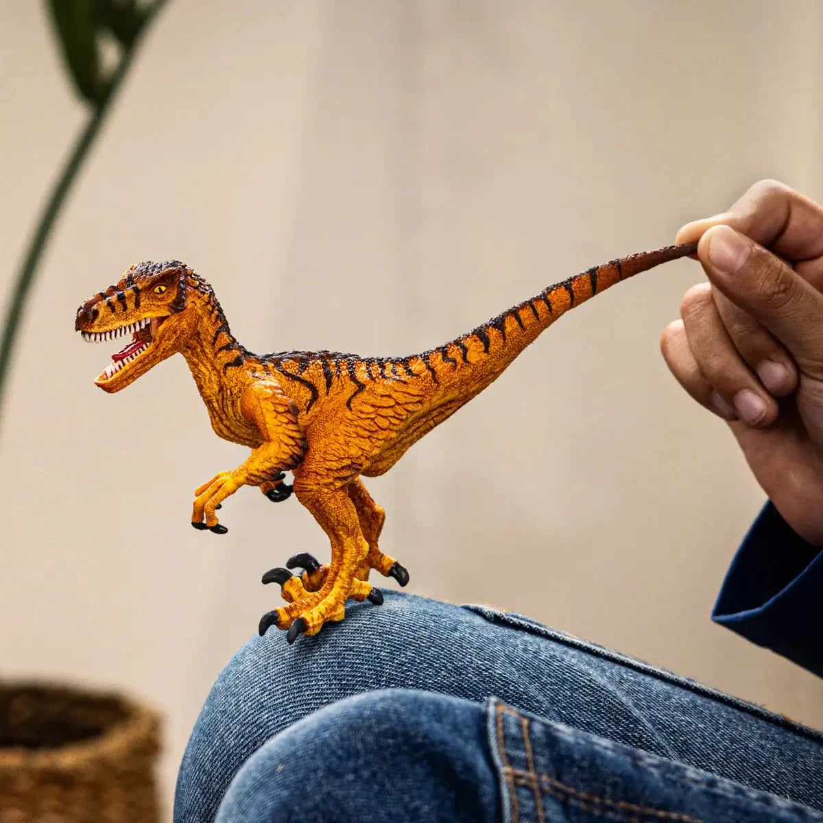 Schleich Dinosaurs Velociraptor