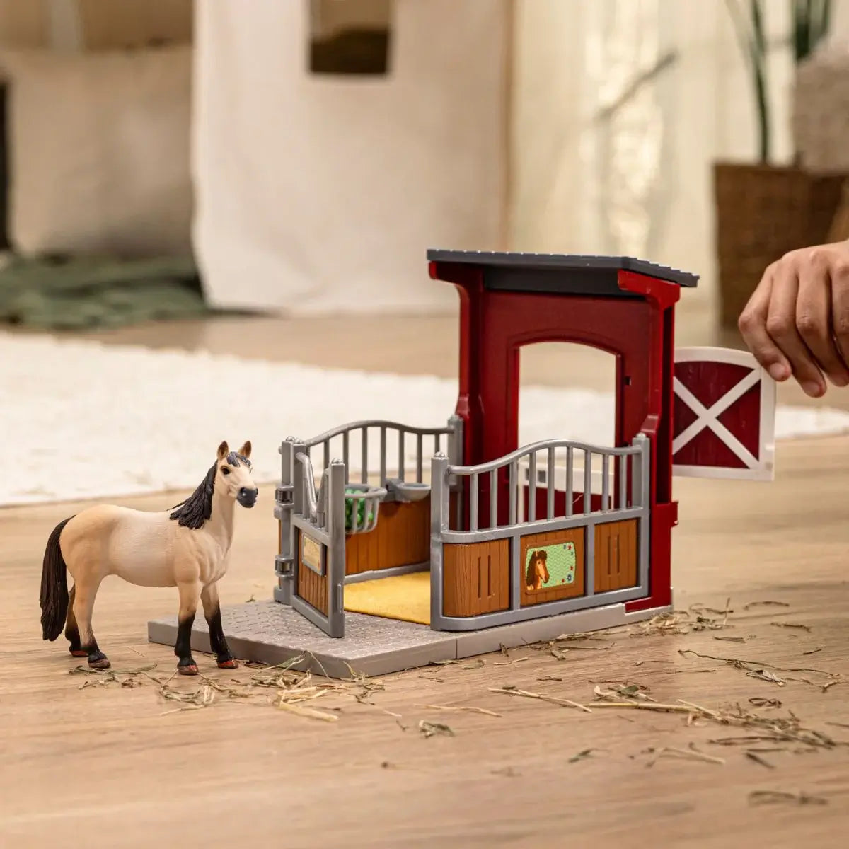 Schleich Farm World Ponybox with Mustang Mare